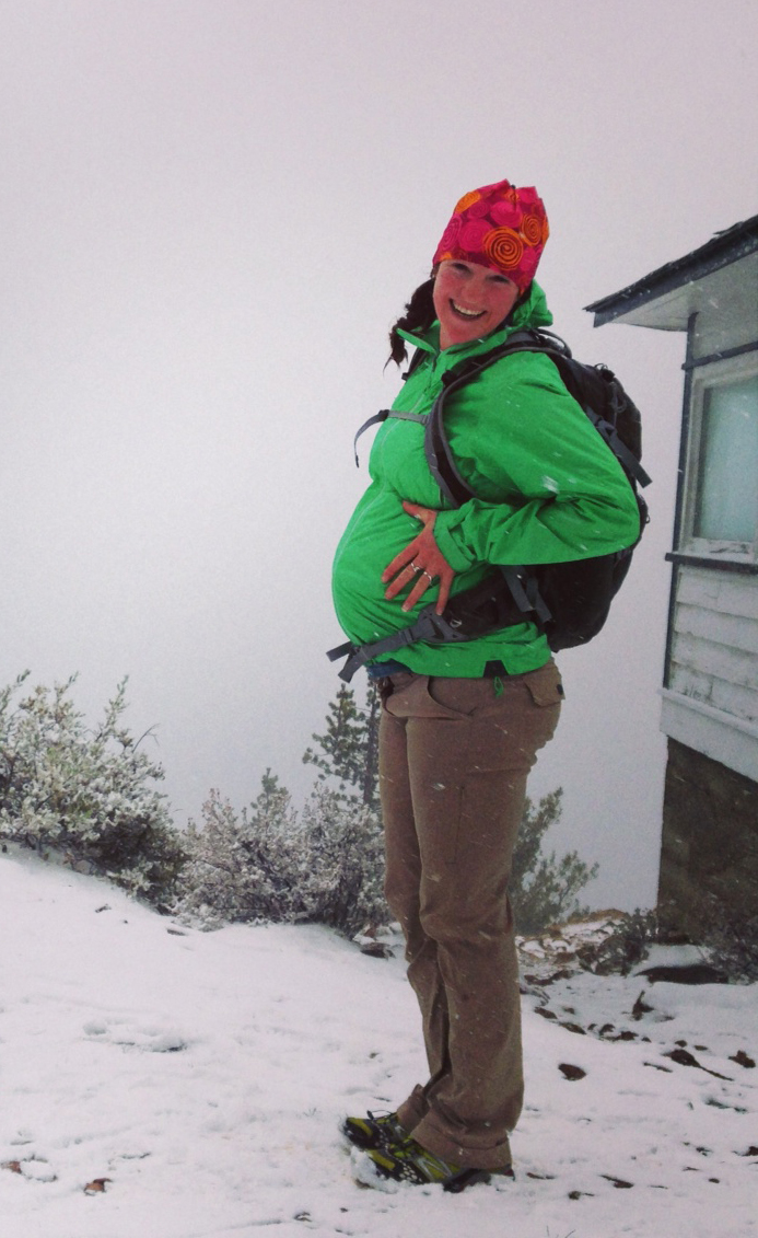 pregnant_hiking